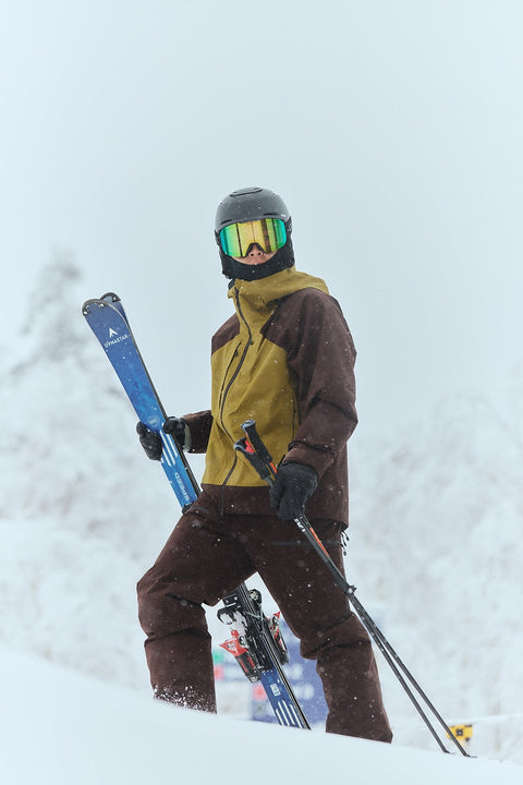 Model wearing the G06302 GORE-TEX 2L Jacket