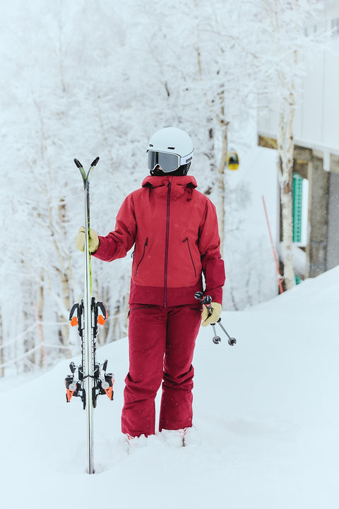 Model wearing the GW06304 W's GORE-TEX 2L Jacket