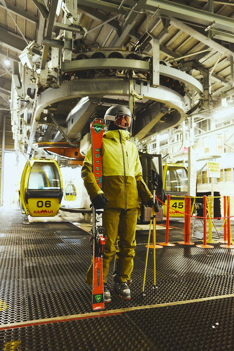 Model wearing the GW15306 W's G-AXIS Jacket